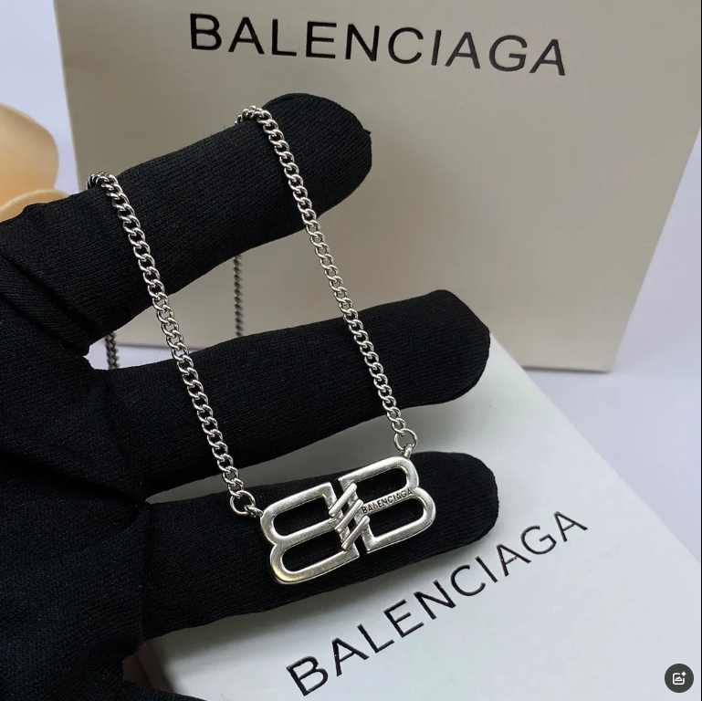 FW24 BB Loop Necklace in Silver