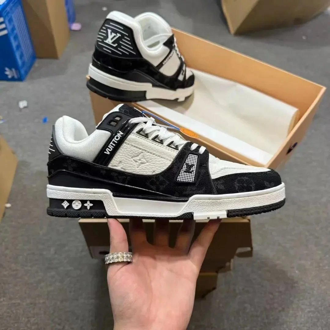 Lv trainer leather low trainers Black