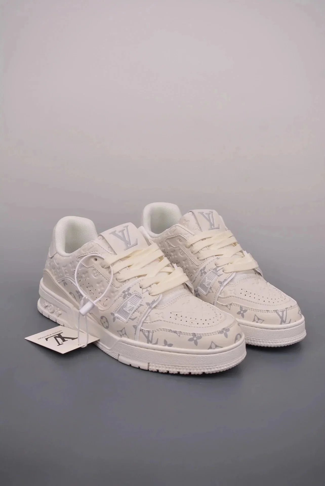 LV Youthful and fashionable classic versatile casual sports shoes
