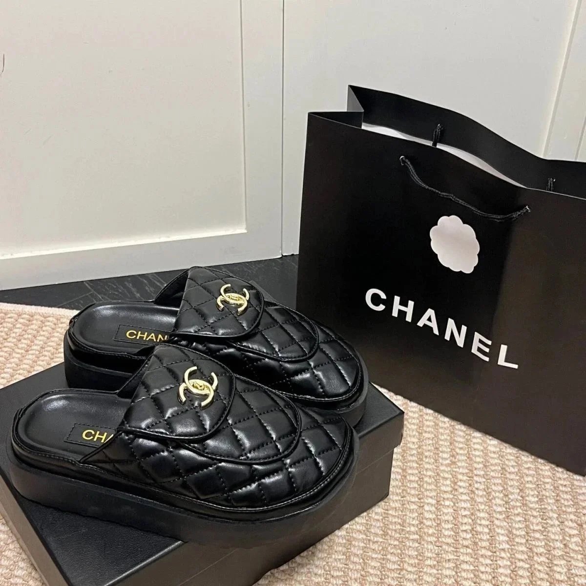 Chanel 24C Mules, Lammeskind