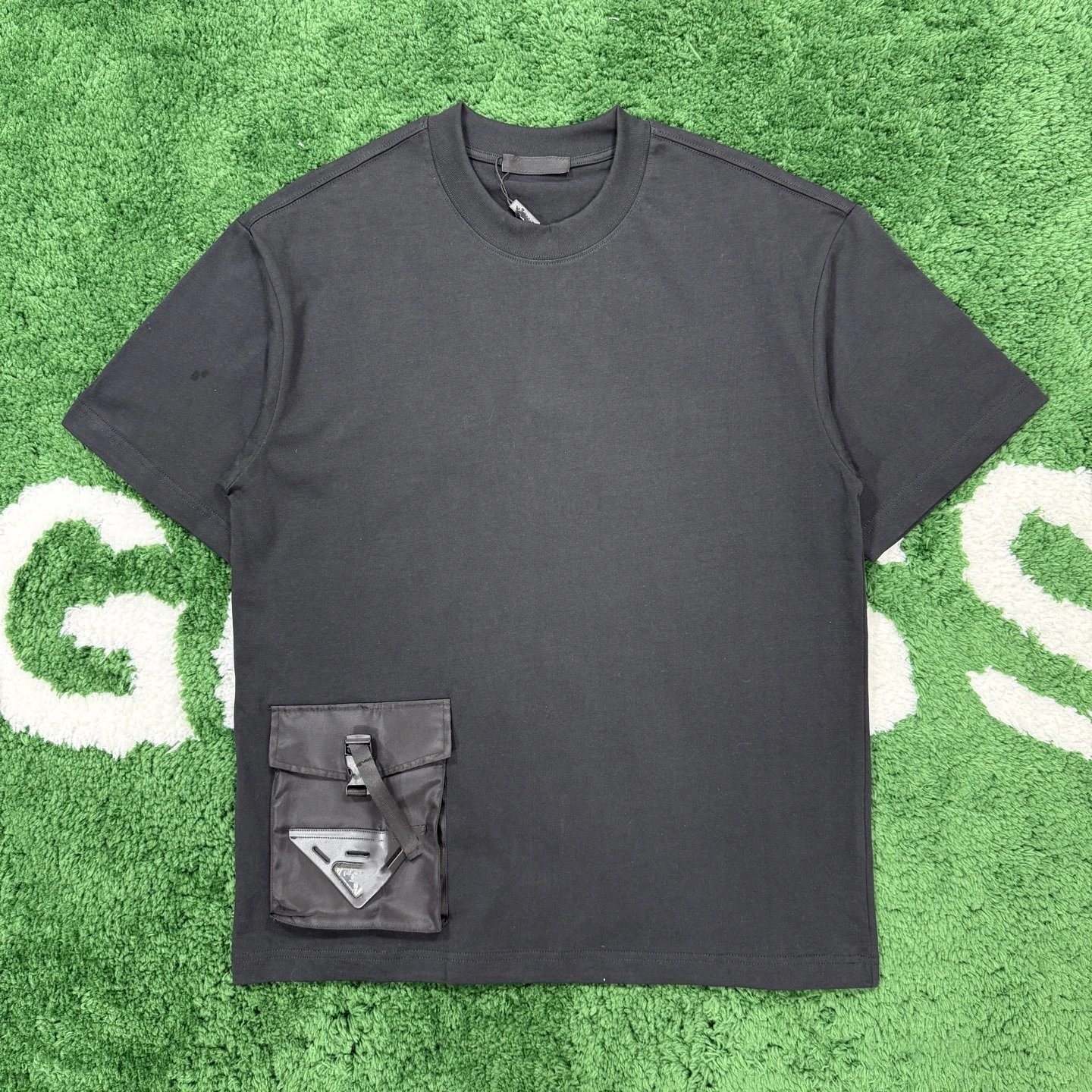 New Prada Nylon Buckle Pocket Steel Label Solid Color Techwear Short Sleeve T-shirt