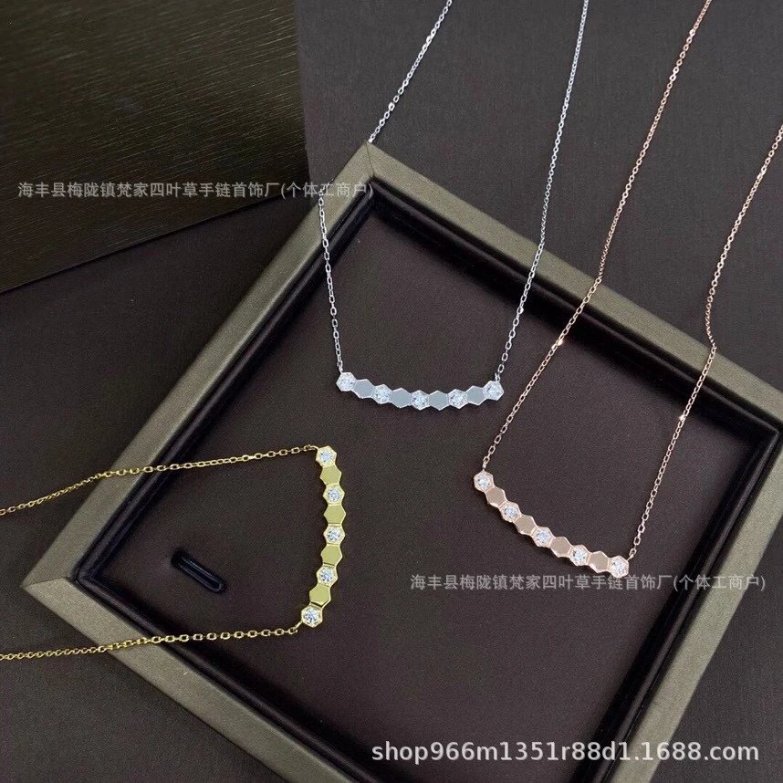 Chaumet CNC Smile Design Honeycomb Necklace for Women, Diamond Pattern Short Collarbone Chain, Luxury