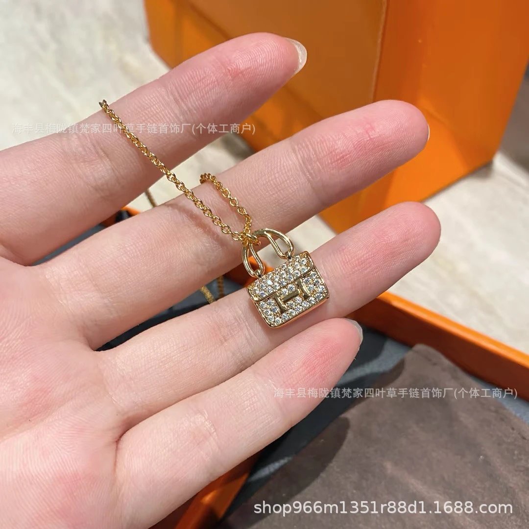 Hermès Diamond-Inlaid Constance Bag Necklace for Women, 18K Rose Gold Plated Full Diamond Letter Pendant Choker Luxury Premium Feel