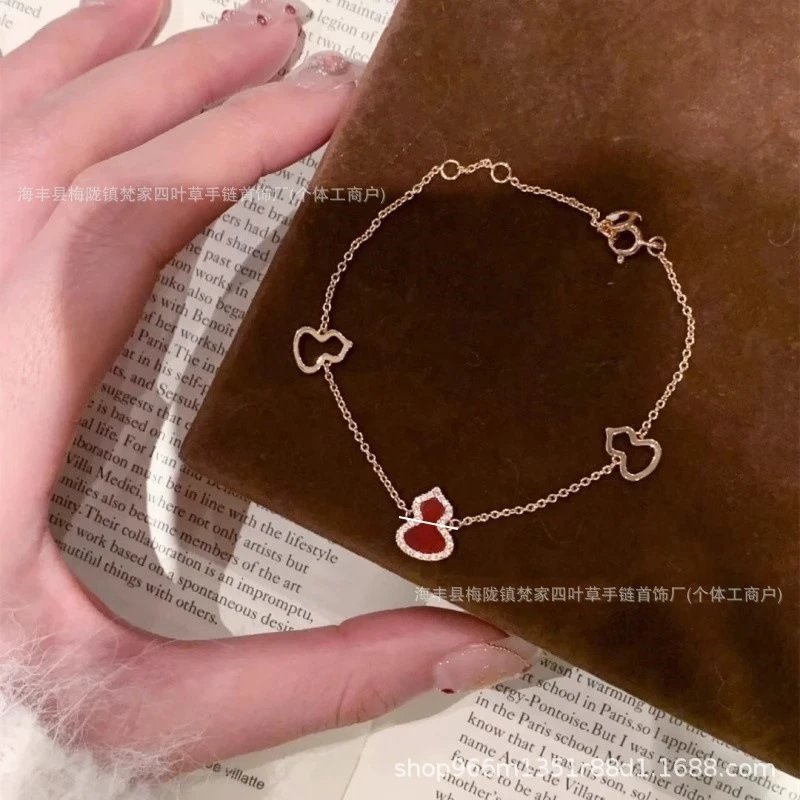 Qeelin New Style Red Agate Gourd Bracelet, 18k Rose Gold for Women, White Mother-of-Pearl Diamond-studded Fortune Zodiac Year Bracelet