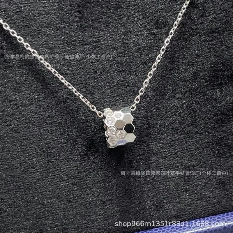 Chaumet Medium and Large Size Honeycomb Necklace, Unisex Kaleidoscope Small Waist Pendant, Honeycomb Collarbone Chain Plated 18K Gold, Instagram Style