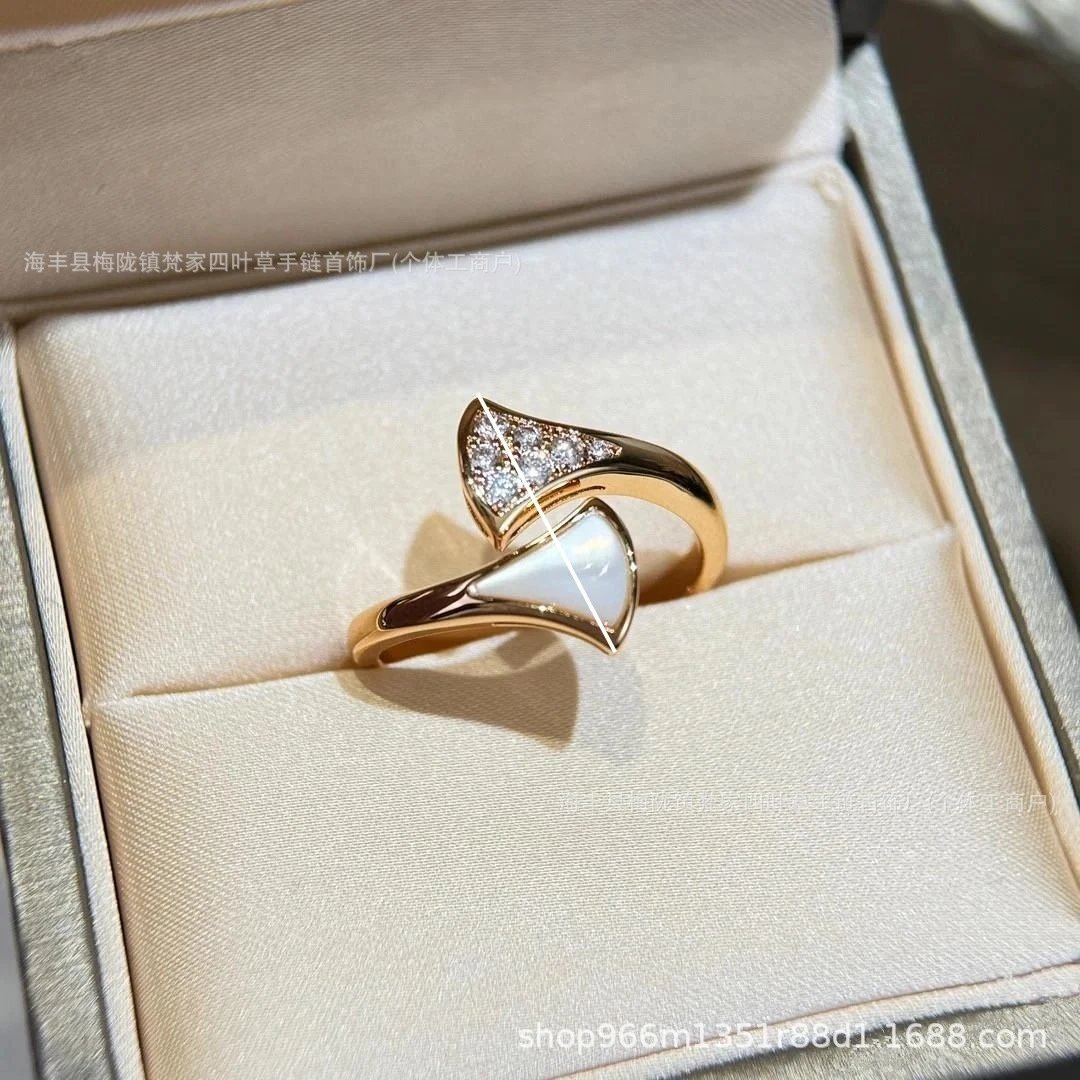 Bulgari Fan Ring for Women, High-End Sense Luxury Plated 18k Rose Gold Design White Mother-of-Pearl Fan-shaped Finger