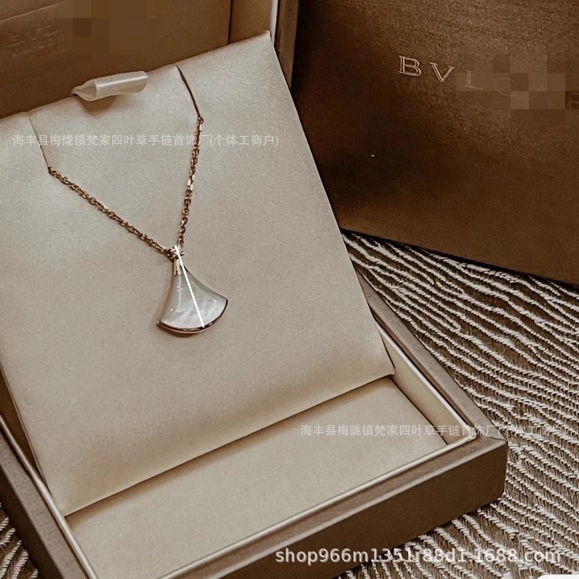 Bulgari Small Dress Fan-shaped Necklace for Women, Luxury Mother-of-Pearl Shell 25 New Style Hot Item, Gift for Girlfriend Valentine's Day Gift
