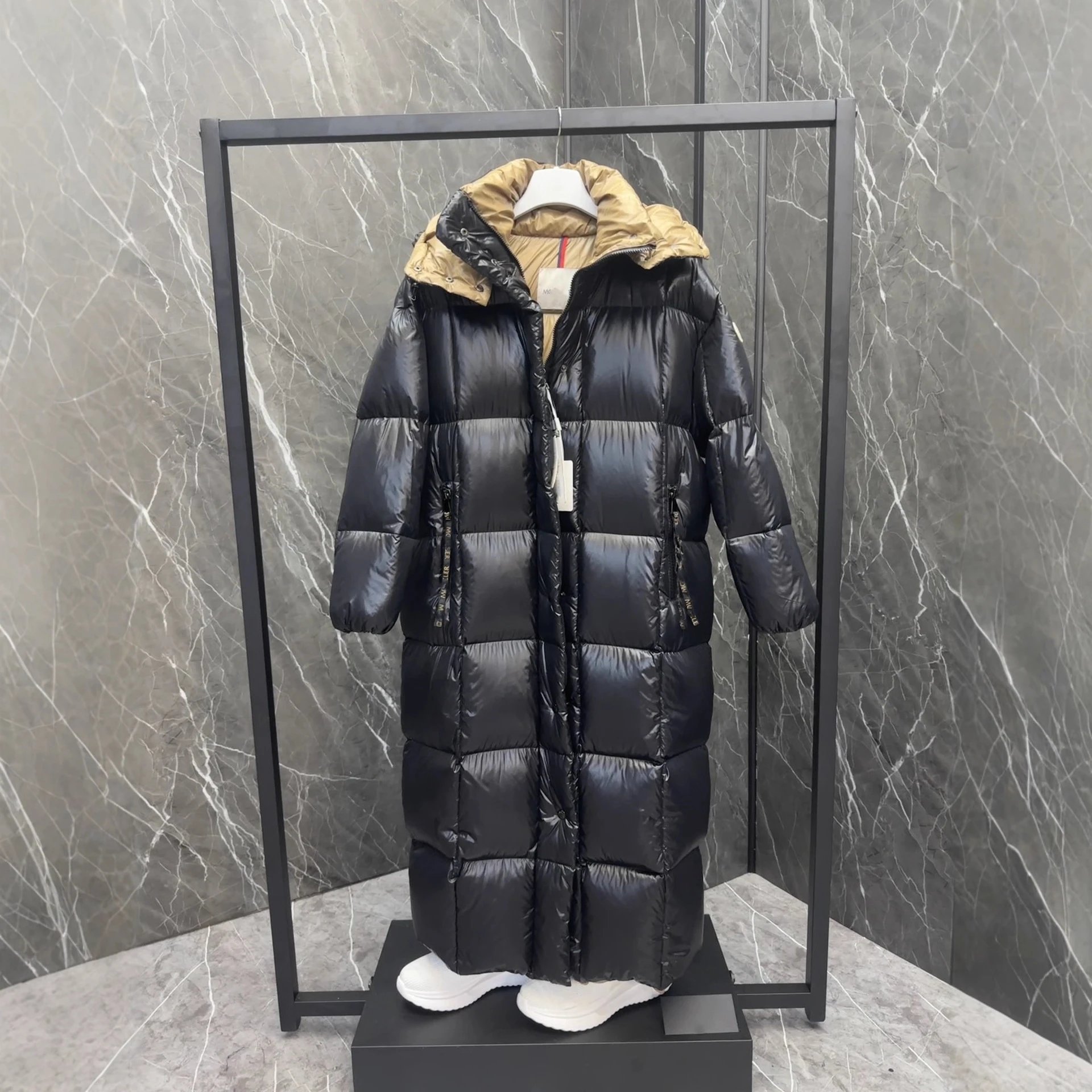 Moncler Shiny Patent Nylon Black Gold Contrast 90% White Duck Down Long Women's Down Jacket