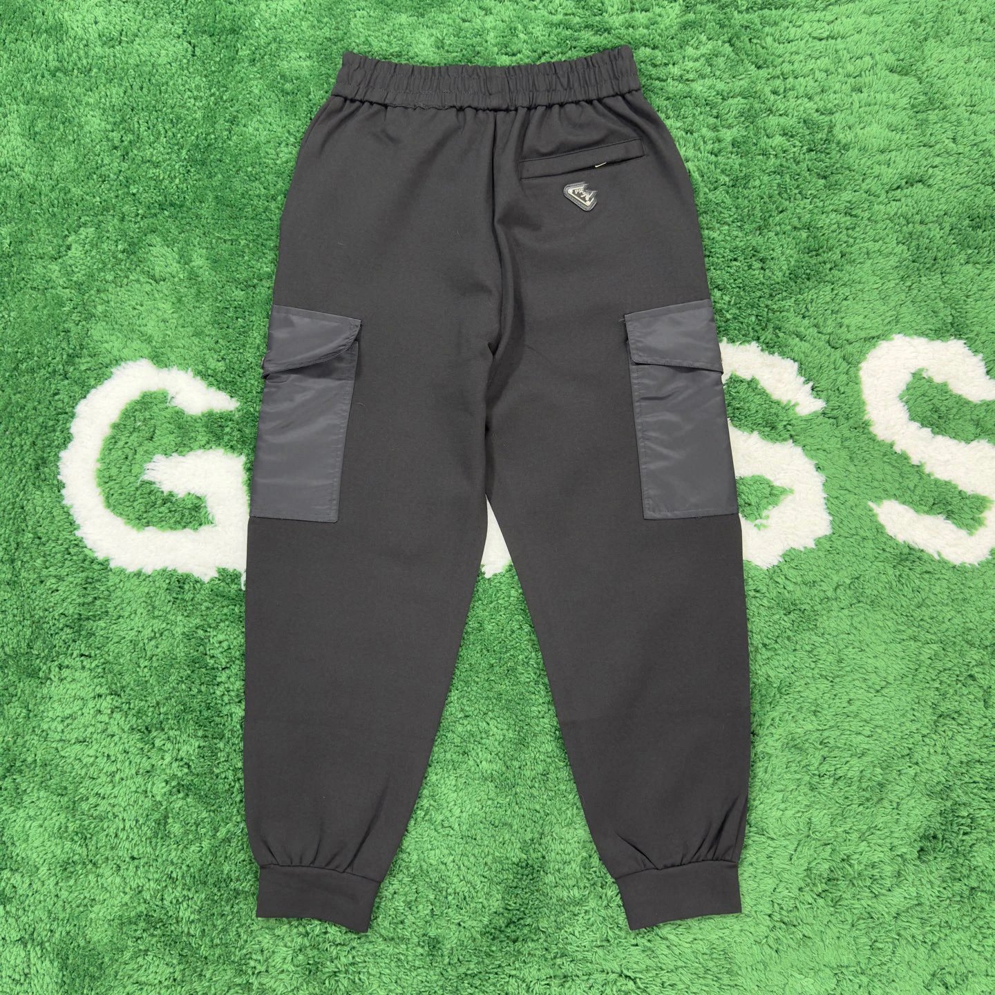 2025 New Prada Metal Logo Multi-Pocket Lock Patch Nylon Jogger Pants