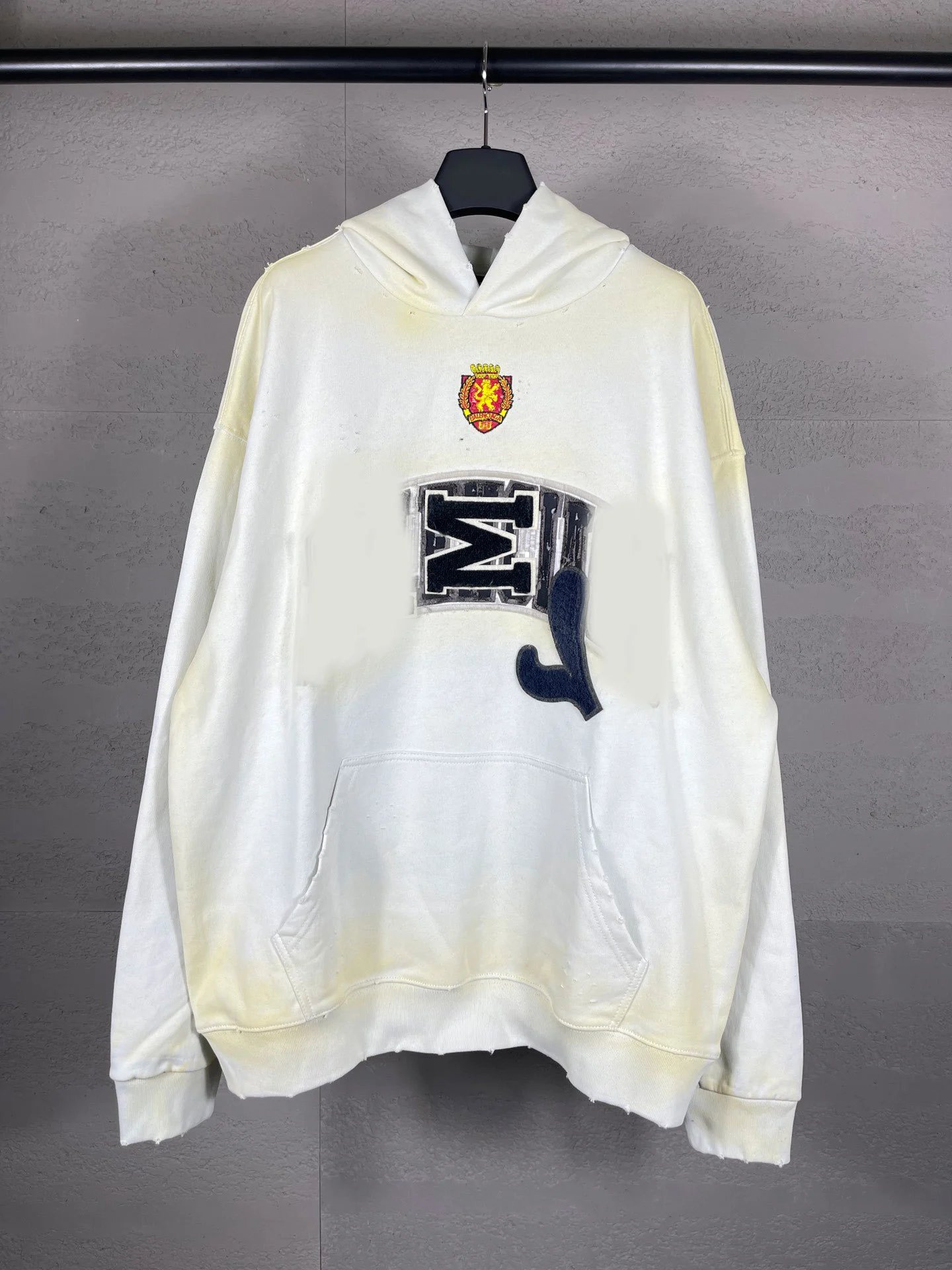 Balenciaga Manchester United Collaboration Badge Logo Wash Frayed Hole Hand-Painted Craft Hoodie Terry Loop