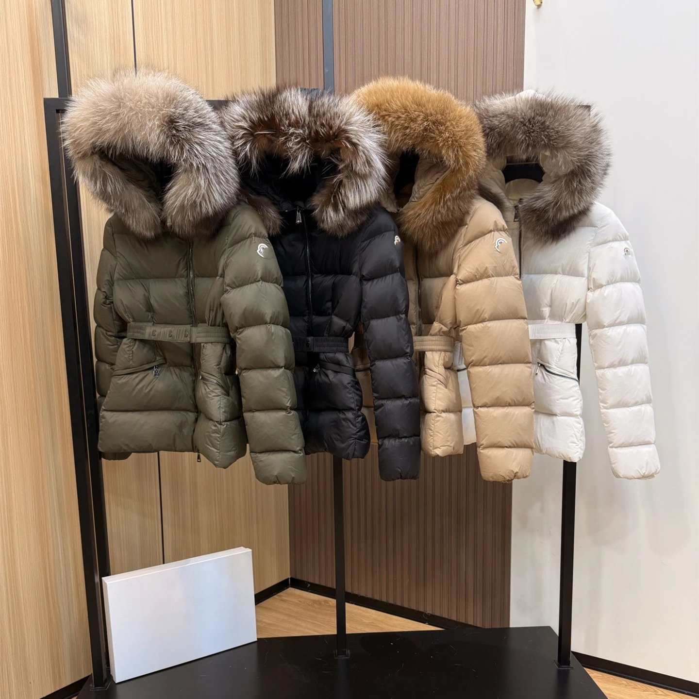 Moncler Waist Slimming Medium Long Fur Collar Warm 90% White Duck Down Women's Jacket