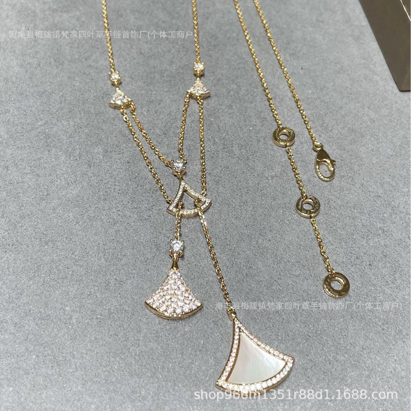 Bulgari Small Dress Plated 18k Rose Gold Necklace, White Mother-of-Pearl Fan-shaped Collarbone Chain, Fan Bracelet, Luxury Hand Bracelet