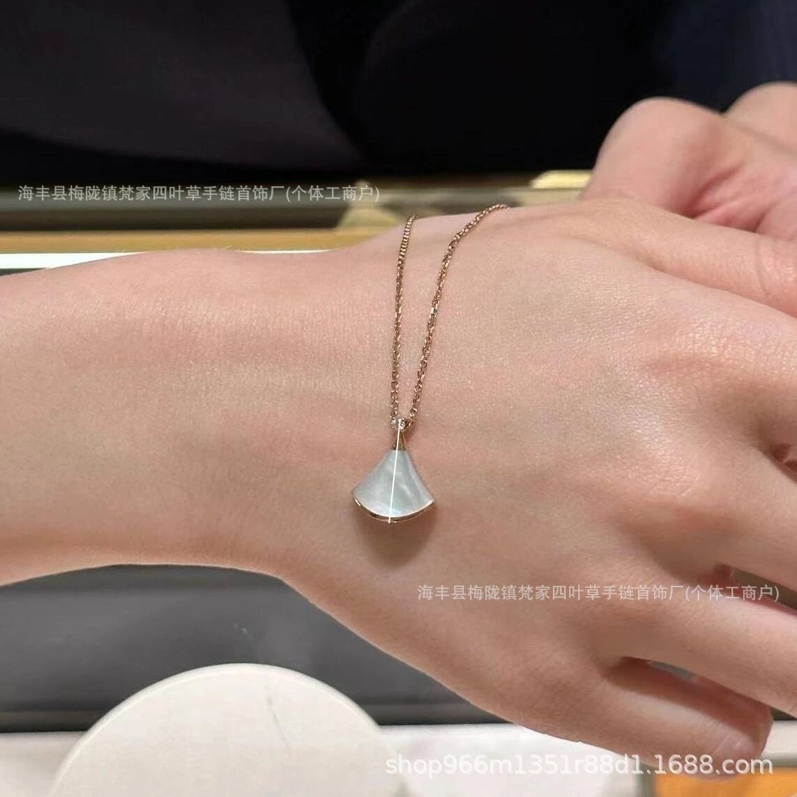Bulgari Small Fan Necklace for Women, Plated 18K Rose V Gold Fan-shaped White Mother-of-Pearl Red Carnelian Moissanite Diamond Dress Collarbone Chain