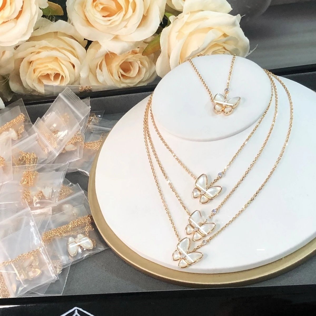 Van Gogh Lucky Four-Leaf Clover Butterfly White Mother-of-Pearl Necklace for Women Plated 18K Rose Gold Turquoise Full Diamond Lock