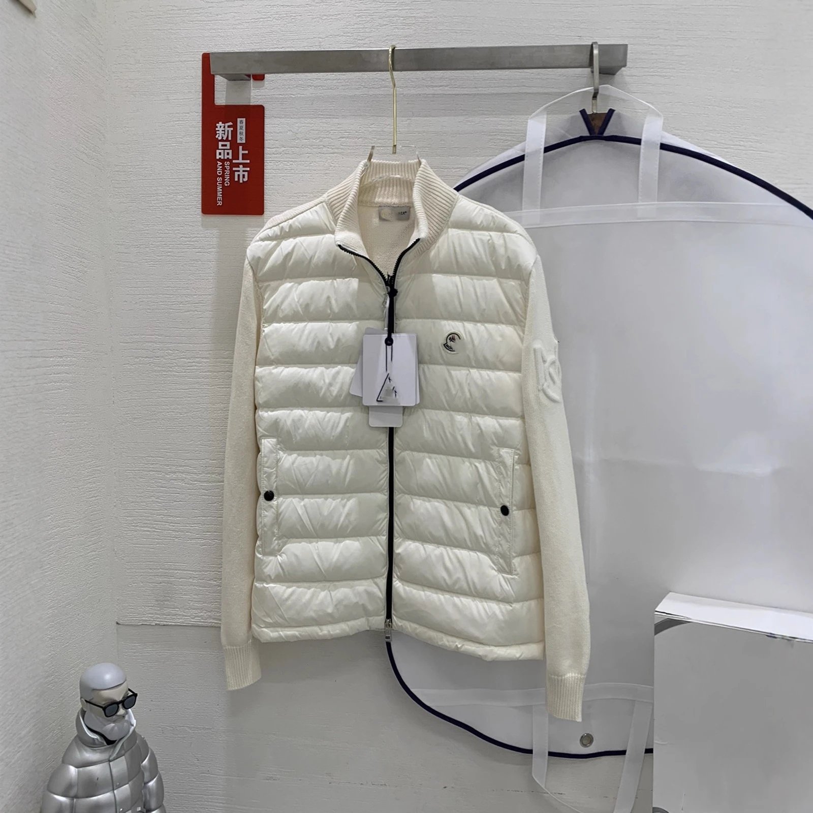 Moncler Solid Color Logo Patch Knit Panel 90% White Duck Down Jacket