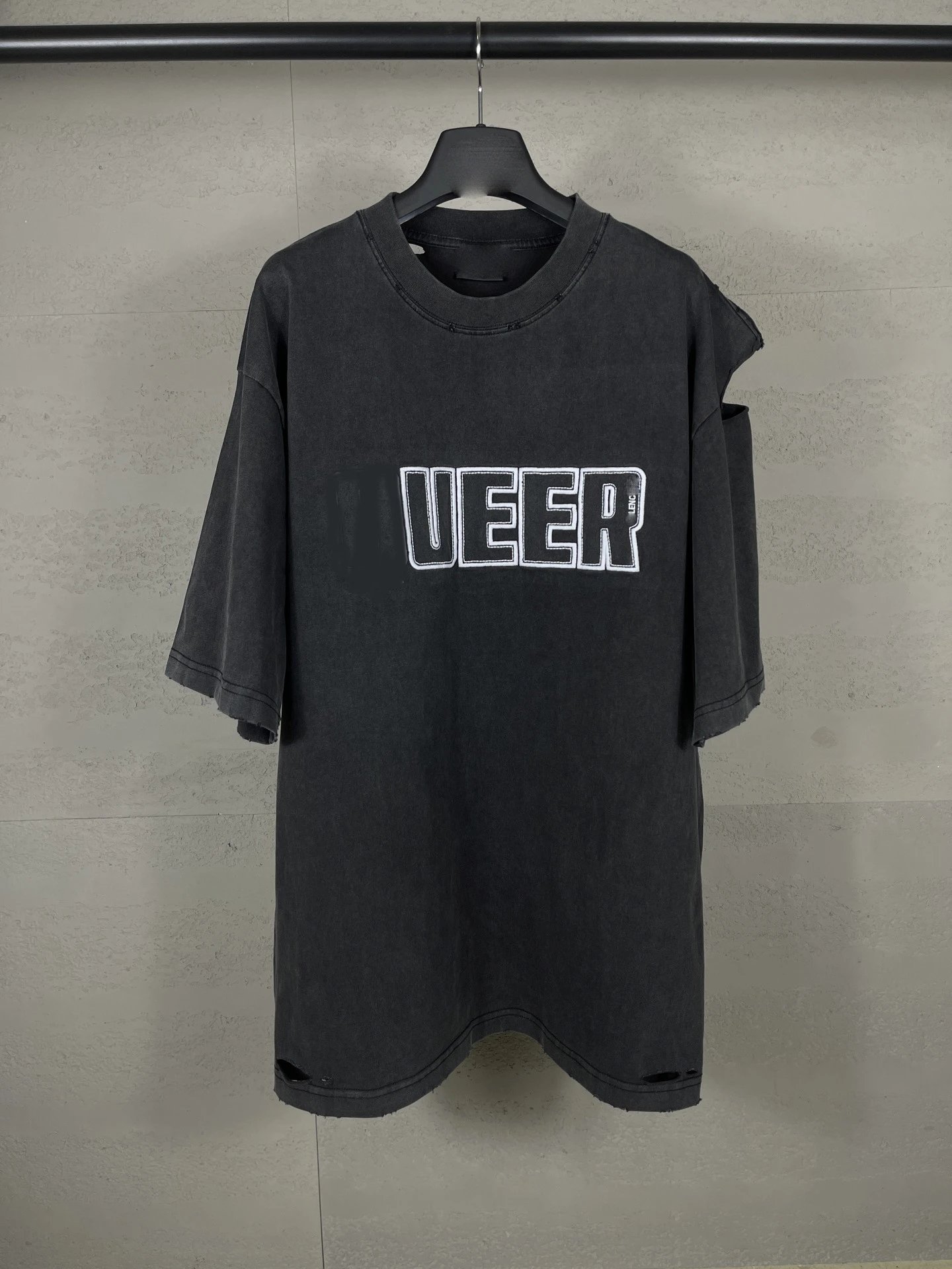 2025 Balenciaga Front Letter Logo Patch Embroidery Garment Wash Cut Distressed Short Sleeve T-shirt Unisex
