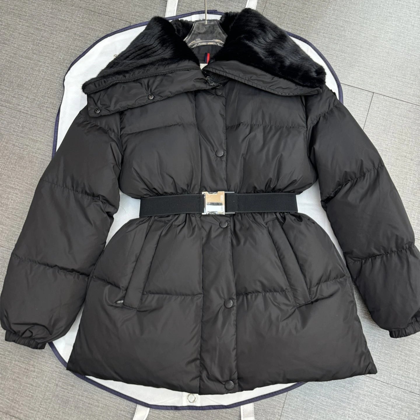Moncler Internet Famous Style Ant Waist Slim Fit Collar Mink Fur 90% White Duck Down Jacket