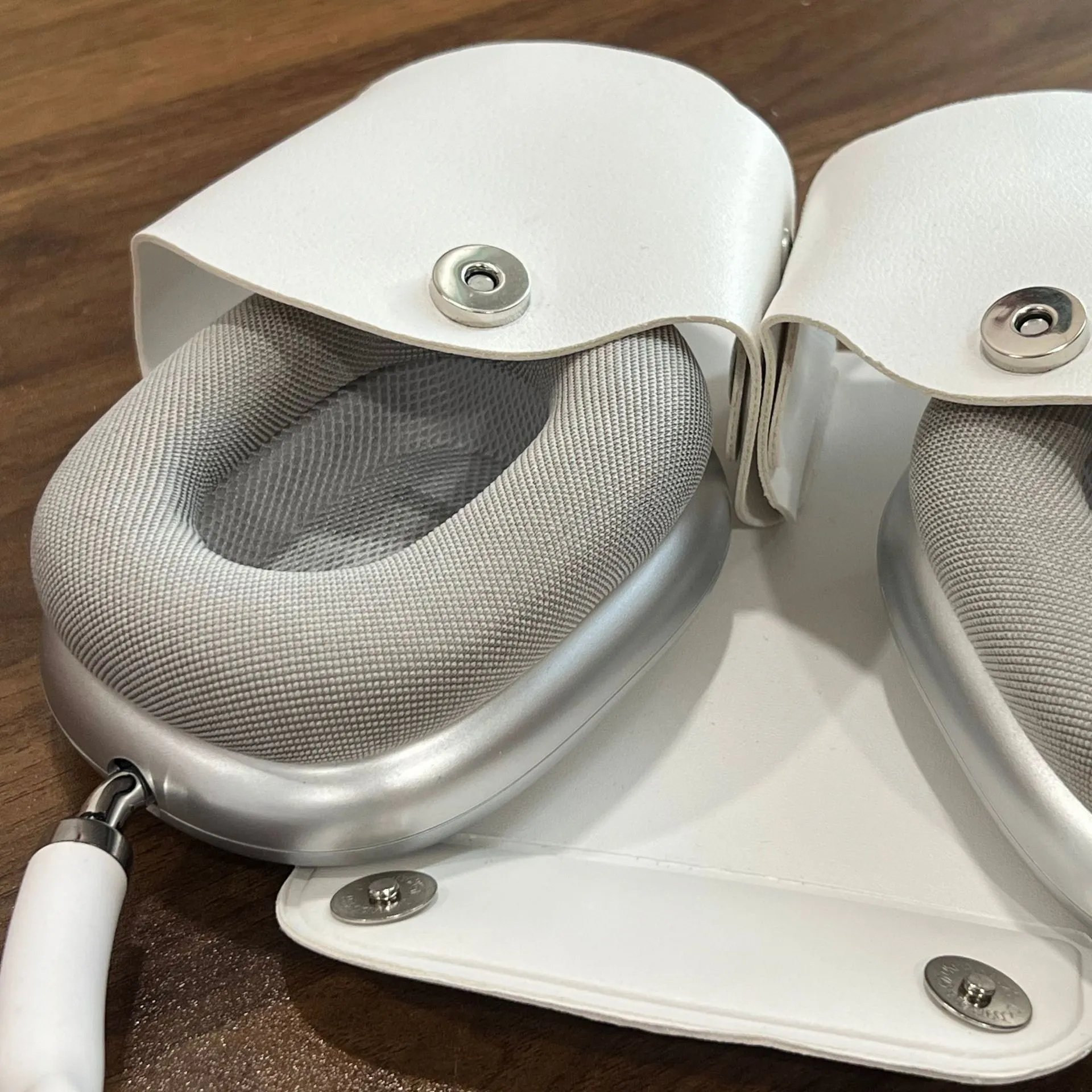 Neutral MAX A+ High-End Wireless Over-Ear Bluetooth Headphones Magnetic Ear Cushion with Pop-up Window Sports Bluetooth Headphones