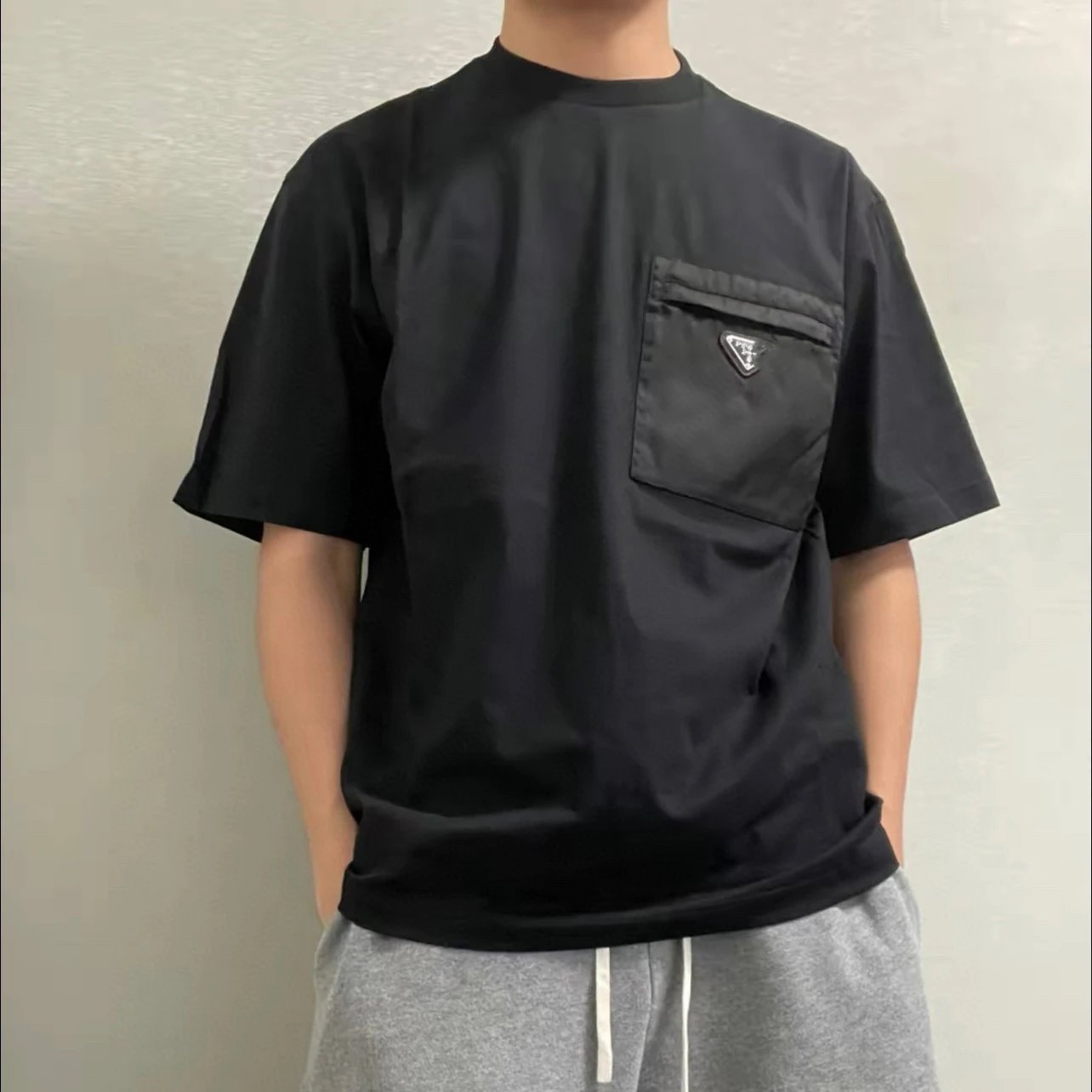 2025 New Prada Chest Triangle Steel Label Pocket Round Neck Short Sleeve T-shirt Unisex