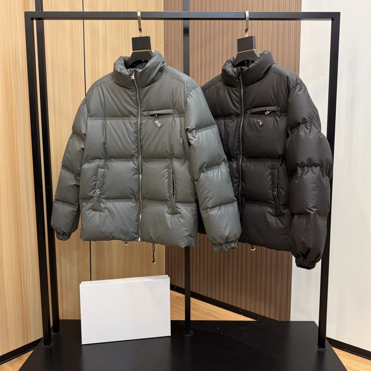 Prada Classic Triangle Logo Zipper Pocket 90% White Duck Down Puffy Down Jacket