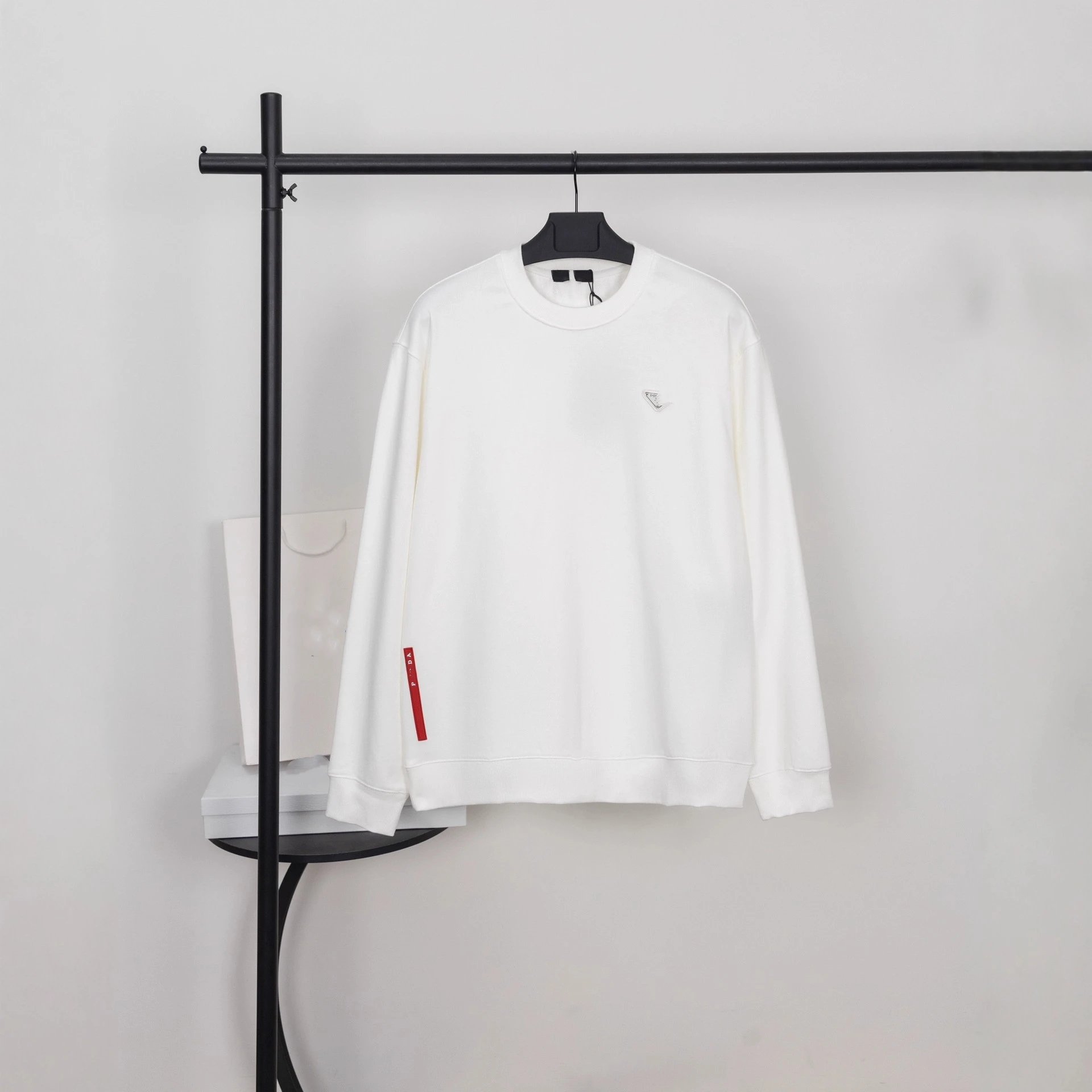 Prada classic basic style triangle iron plate emblem crewneck pullover sweatshirt men's and women's