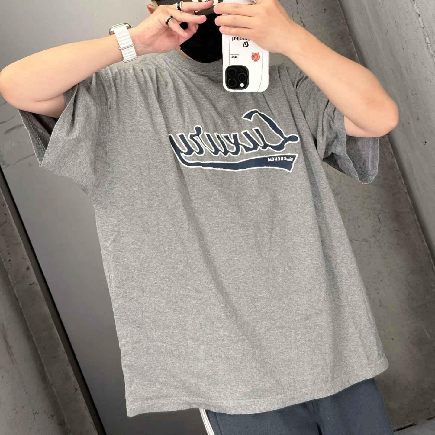 2025 New Balenciaga Patch Leather Embroidery Relaxed Gray Distressed Loose Short Sleeve T-shirt Unisex