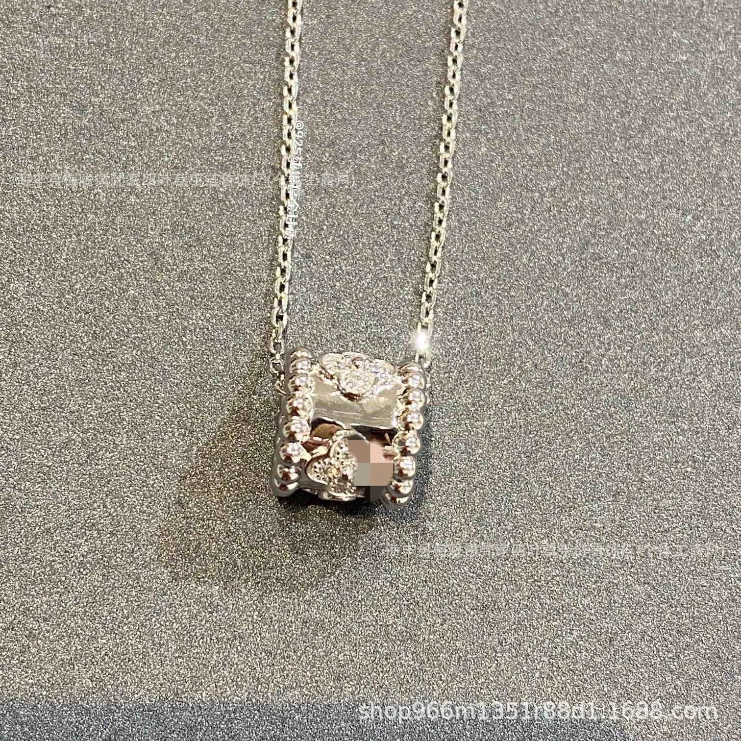 Van Gogh Kaleidoscope Necklace for Women, Thick Plated 18K Rose Gold Fashion Collarbone Chain