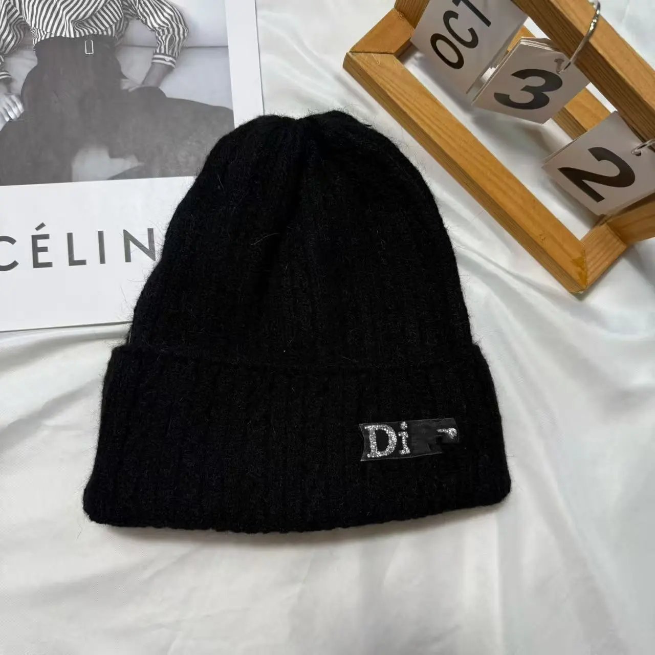 Versatile Dior Crystal Knit Hat Autumn Winter Warm Pullover Hat Women Letter Ear Protection Cold Hat Daily Beanie