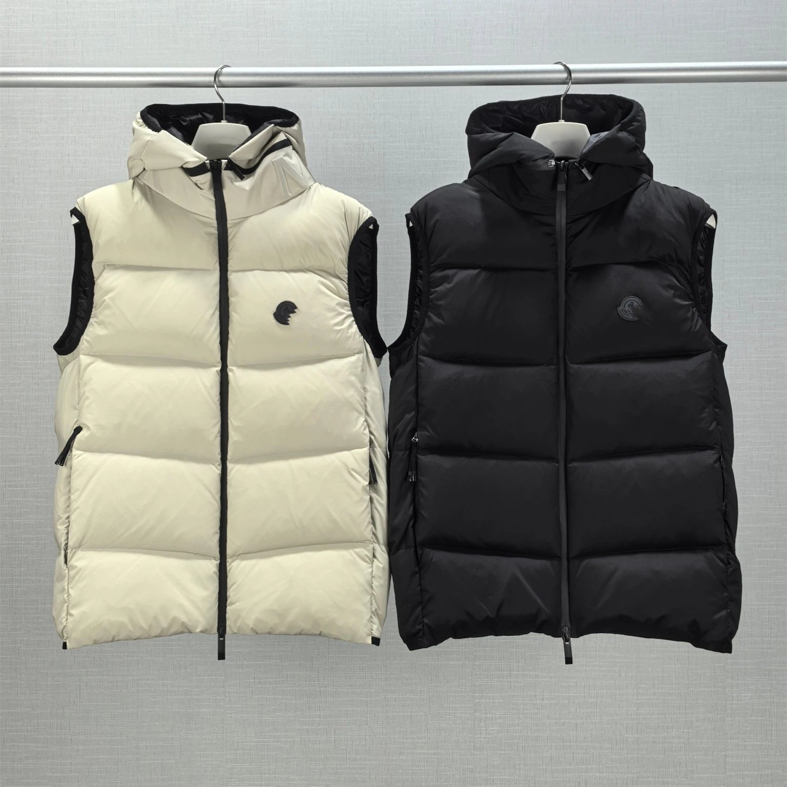 2025 Autumn Winter New Style Moncler Twill Quilting Hooded 90% White Duck Down Vest for Men and Women