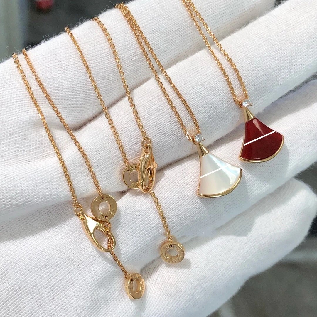 Bulgari Small Fan Necklace, 18K Gold Rose Gold Red Agate White Mother-of-Pearl Dress Pendant Recommended Luxury Collarbone Chain