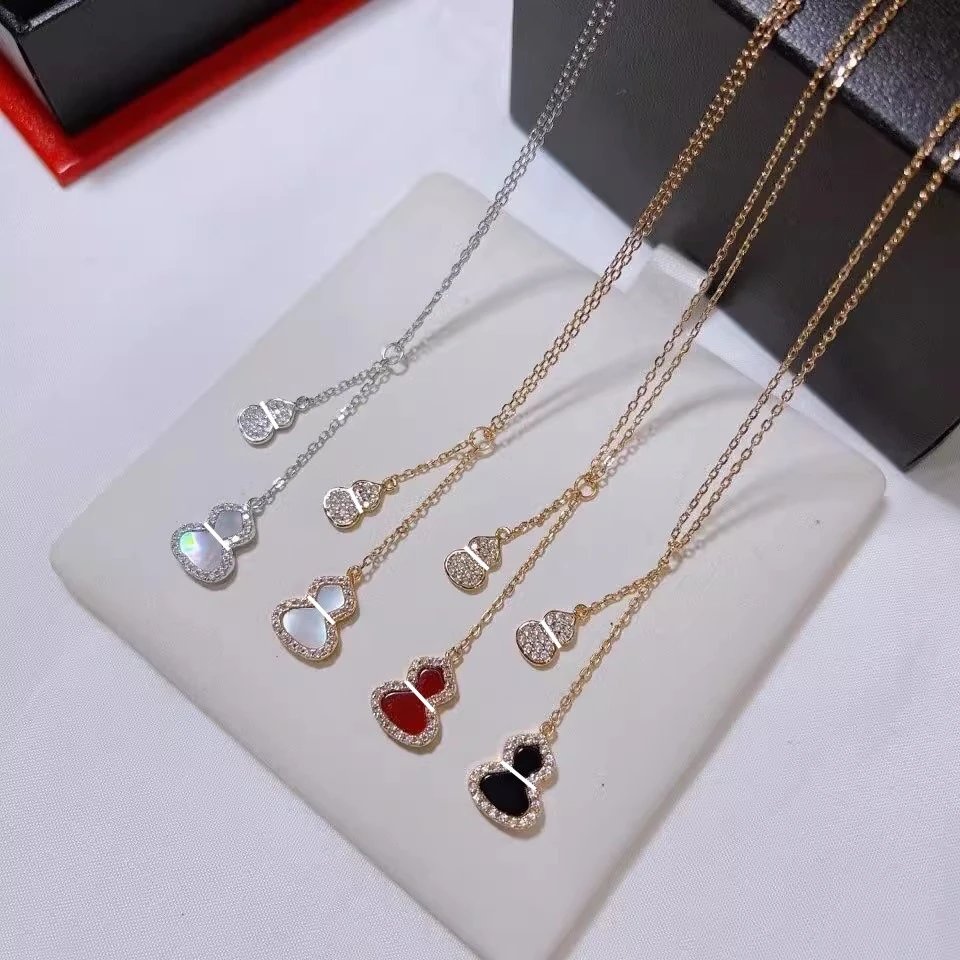 Qeelin Double Gourd Necklace for Women Plated 18K Rose Gold Lucky Fortune Red Agate White Mother-of-Pearl Green Agate Collarbone Necklace