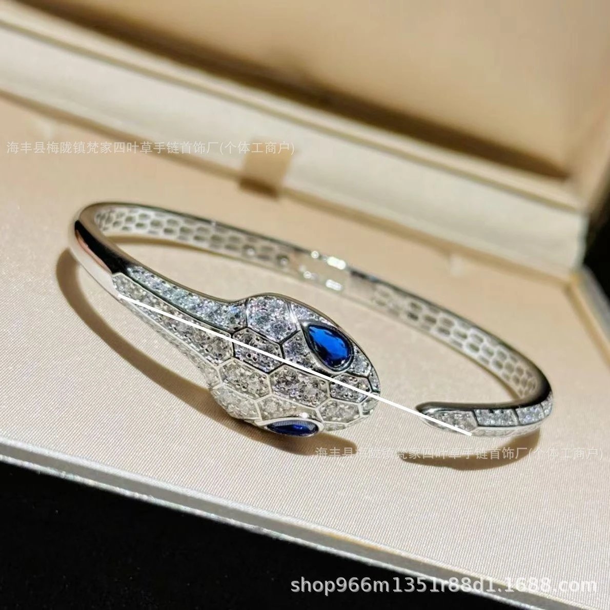 Bulgari CNC Spring Snake-shaped Diamond-studded Mother-of-Pearl Peacock Green Bracelet, Fashion Double-headed Snake Full Diamond Hand Accessory