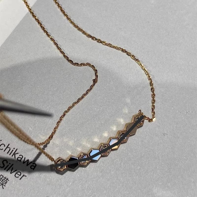 Diamond-studded Honeycomb Necklace for Women, 18k Rose Gold High-End Sense, Internet Celebrity Same Style Smiley Face Smile Fashion Luxury Collarbone Chain
