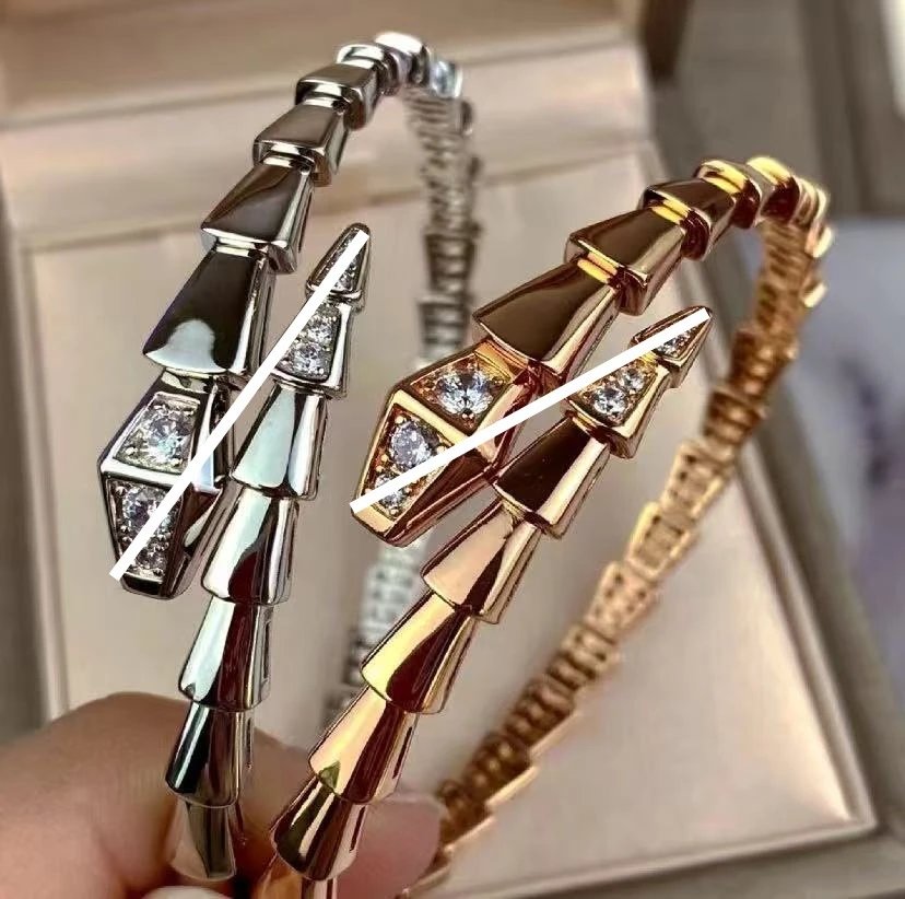 Bulgari New Style Rose Gold Snake-shaped Bracelet for Women, Luxurious Grand Hand Chain, High-Quality Snake Head Bracelet, Super Sparkling Snake Bone Trend
