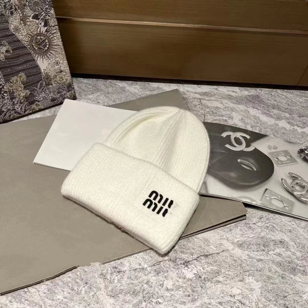 Miu Miu New Rabbit Fur Knit Hat Women Fashion Versatile Casual Beanie Correct Letter Warm Ear Protection Cold Hat