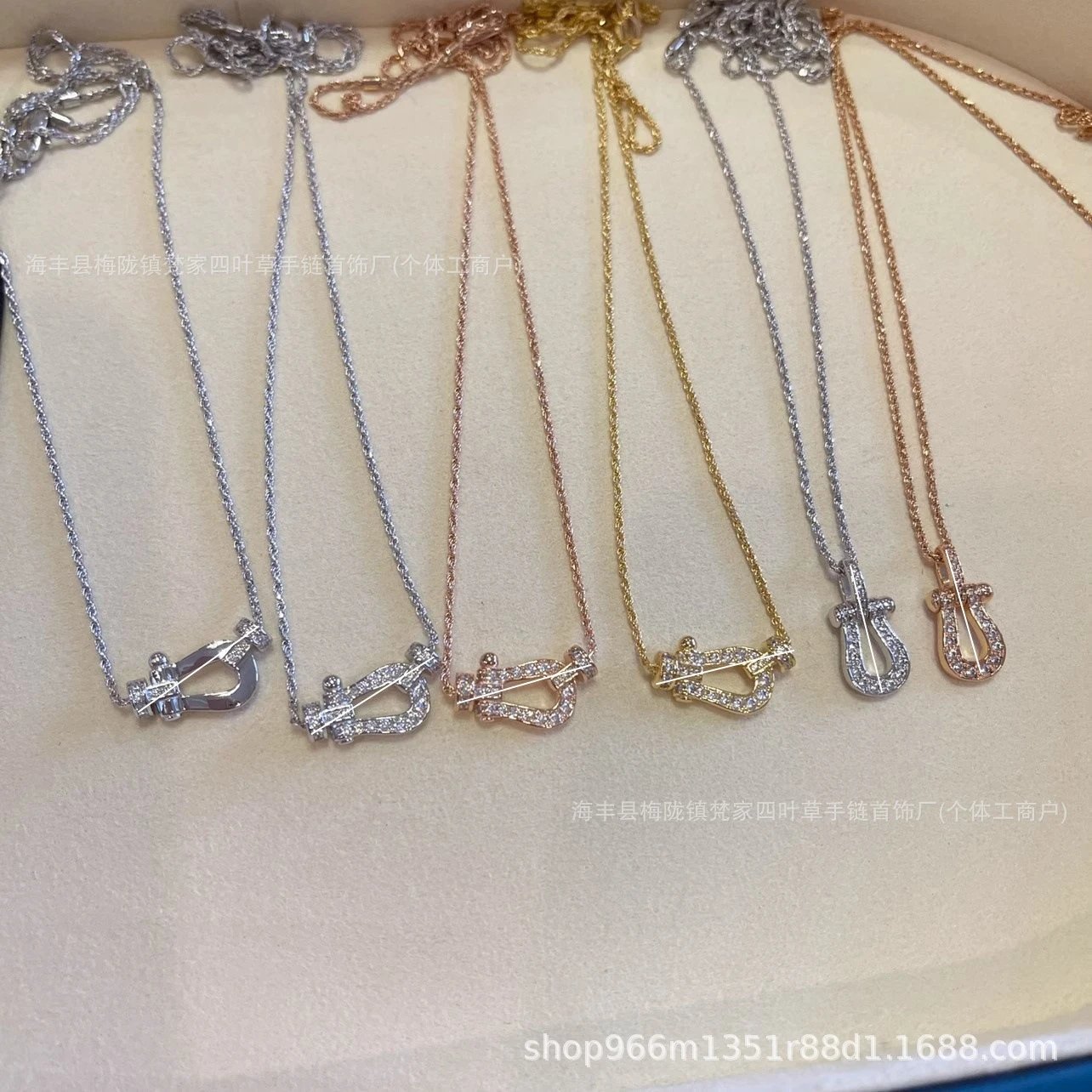 FRED Guan Xiaotong Same Style Medium Size Diamond-studded Twist Chain Plated 18k Luxury Horseshoe Buckle Necklace
