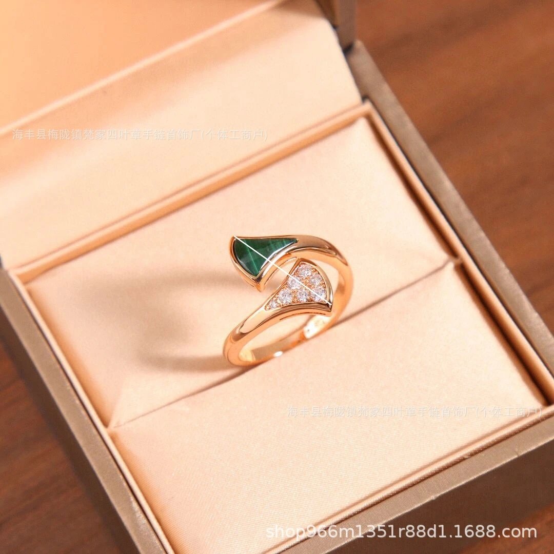 B Family High Version Plated 18k Rose Gold Small Fan Ring, White Mother-of-Pearl Ring, Small Red Dress Fan-shaped Couple Rings, Luxury High-End