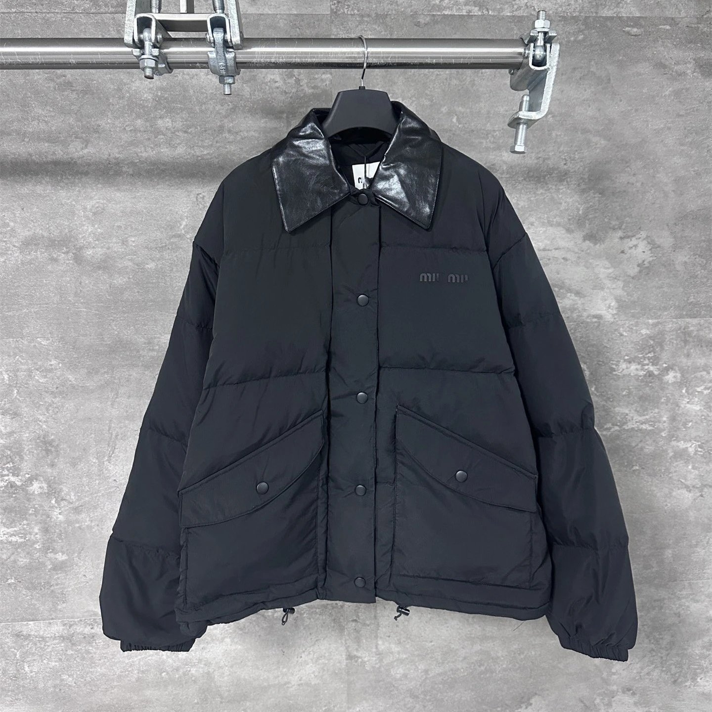 Autumn Winter New Style Miu Miu Runway Logo Leather Collar 90% White Duck Down Jacket for Men and Women