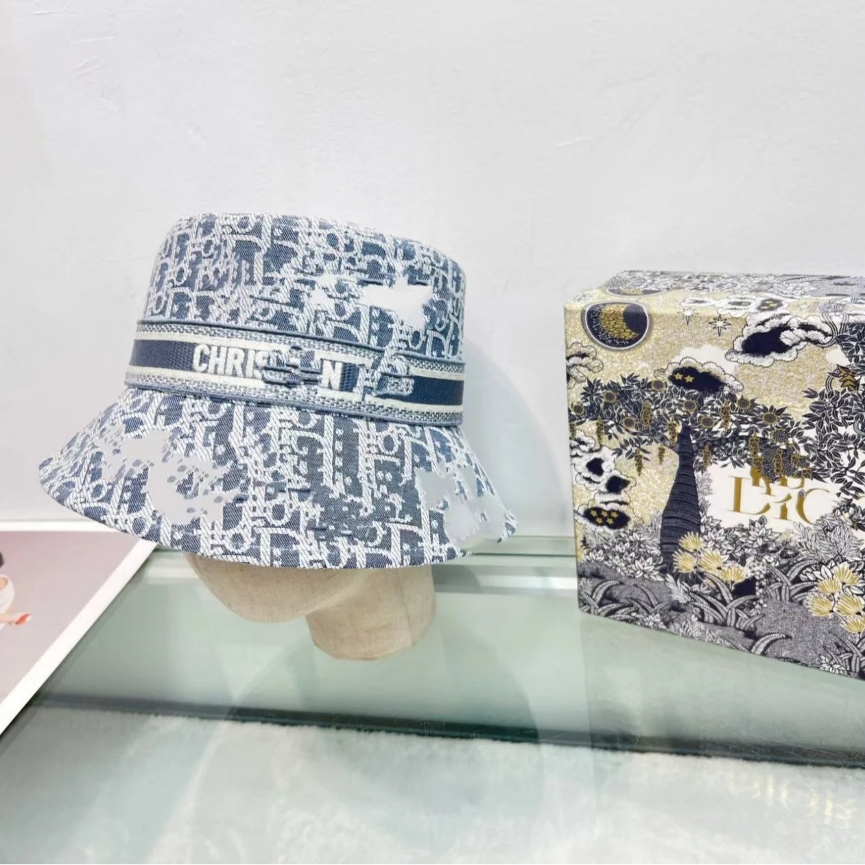 New Dior Letter Embroidered Bucket Hat Women Outdoor Sun Protection Fashion Versatile Sun Hat