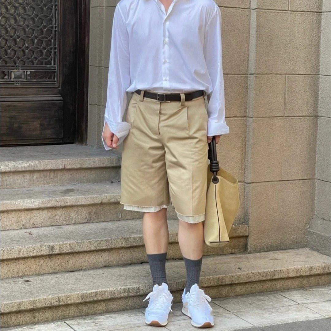 2025 New Miu Miu Home Bermuda Knee-Length Khaki Shorts Unisex