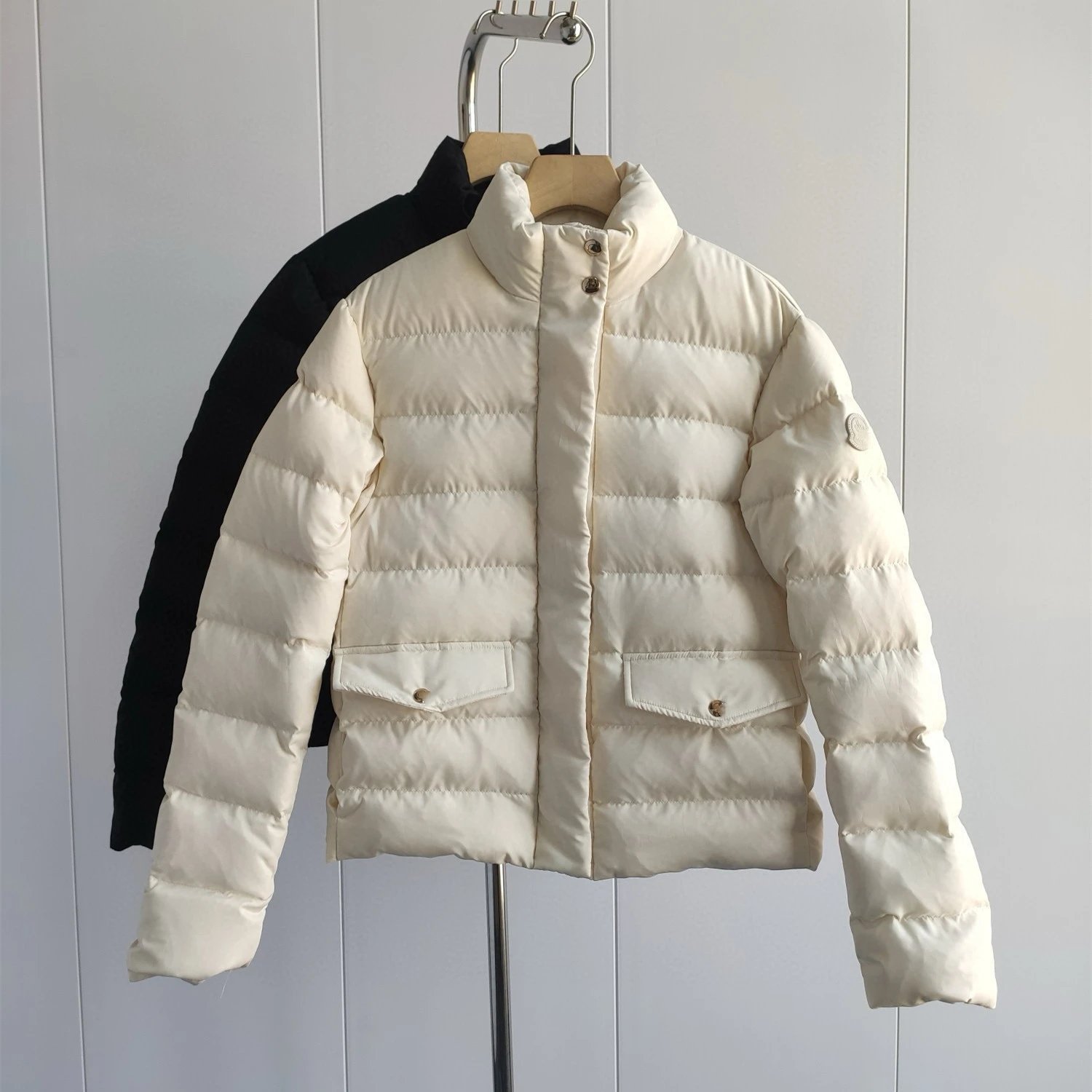 Moncler Logo Embroidered 90% White Duck Down Solid Color Jacket for Men and Women