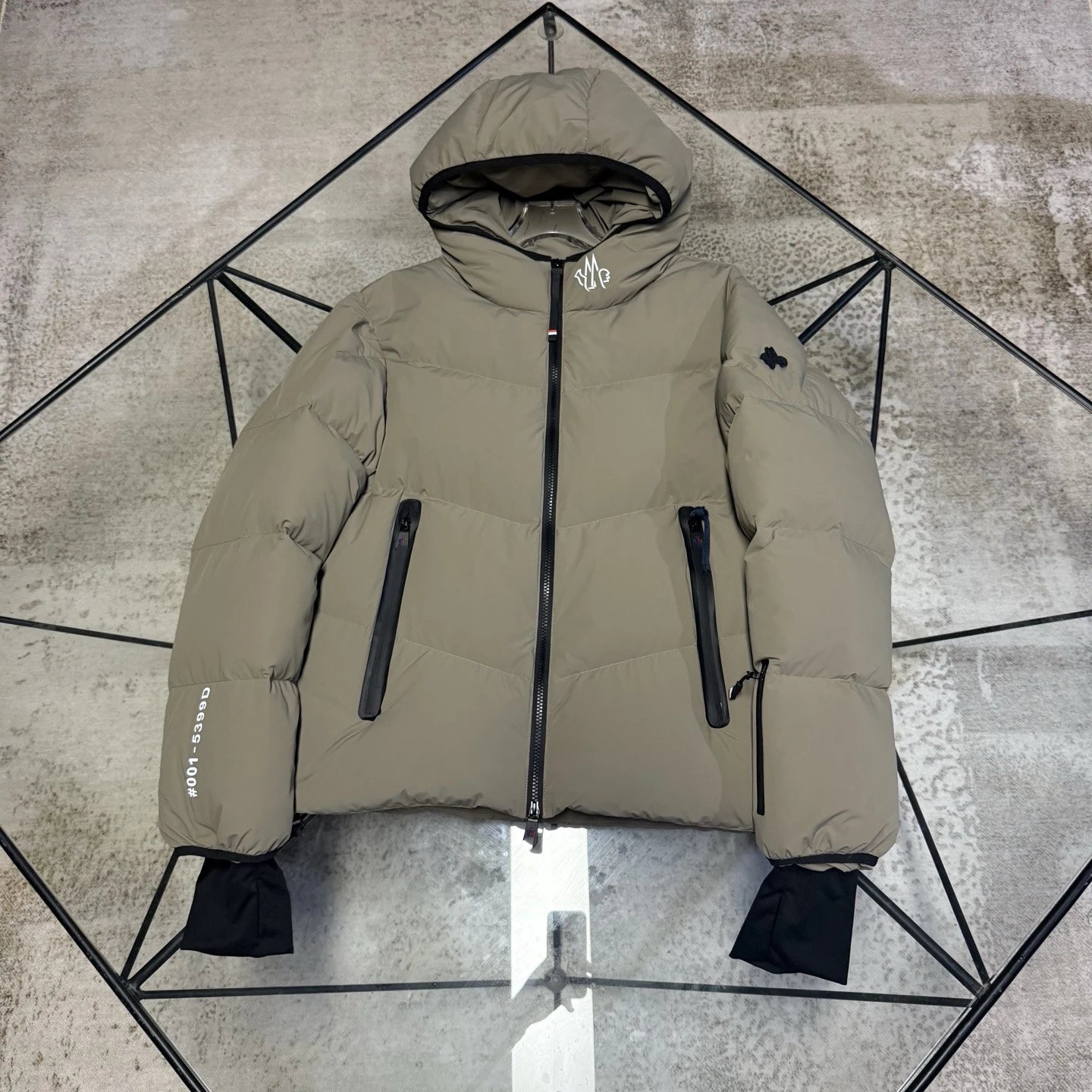 Moncler Hooded Comfort Zipper Closure Loose Long Sleeve 90% White Duck Down Men's Jacket