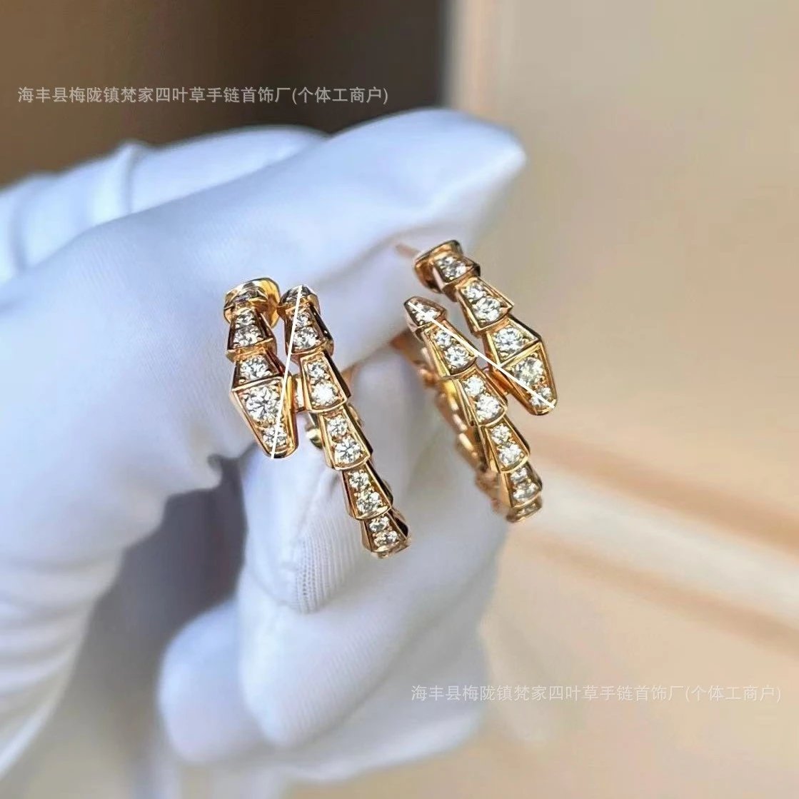 Bulgari Full Diamond Three Rows Spirit Snake-shaped Ear Clips, Exquisite Ear Accessories, High-End Design Sense, Internet Celebrity Earrings