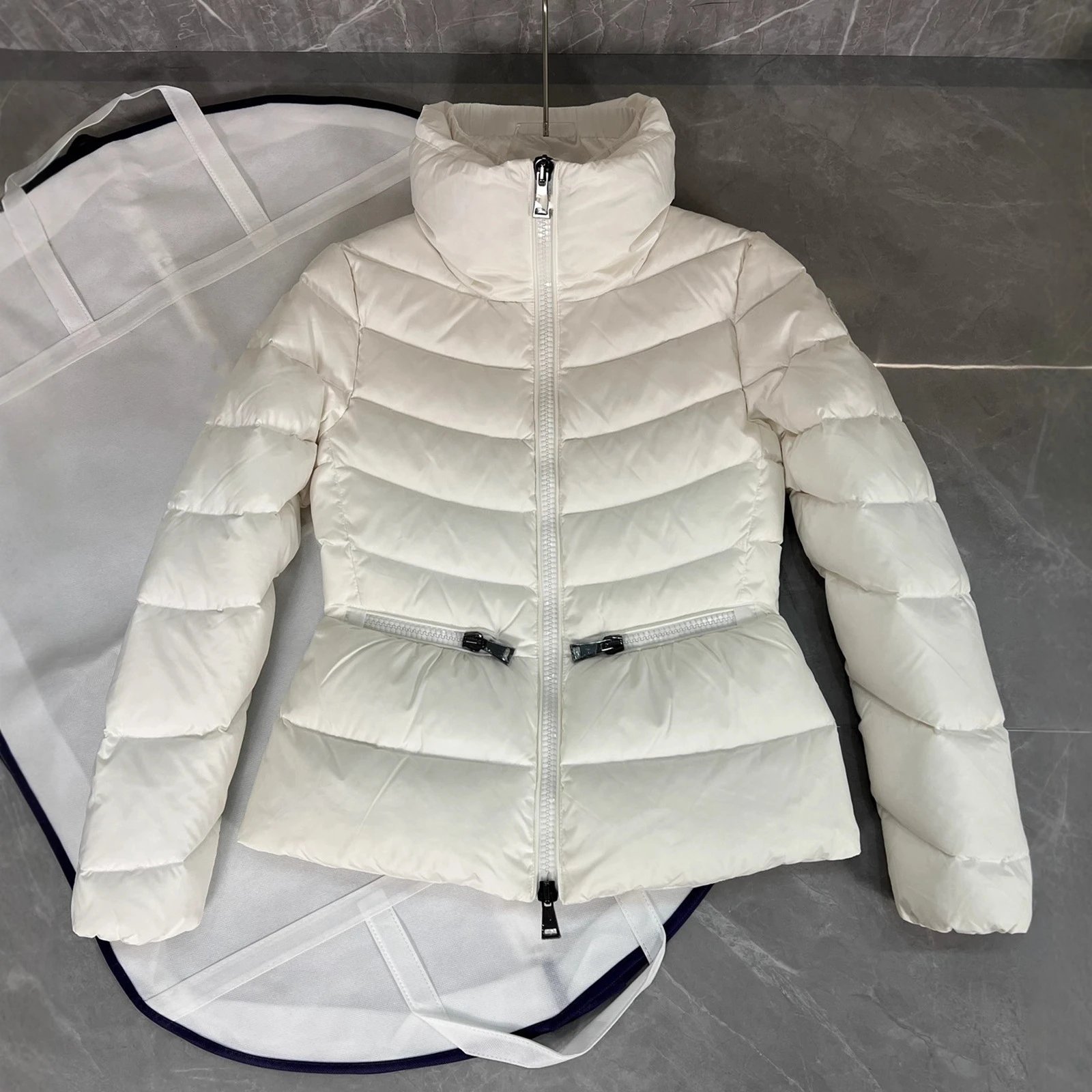 Moncler Little Chili Pepper Same Style Waist Slimming Puffy 90% White Duck Down Women's Jacket
